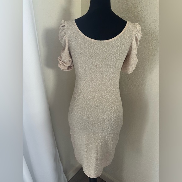 H&M Cream Bodycon Dress with Puff Sleeves and V-Neck - Picture 4 of 8